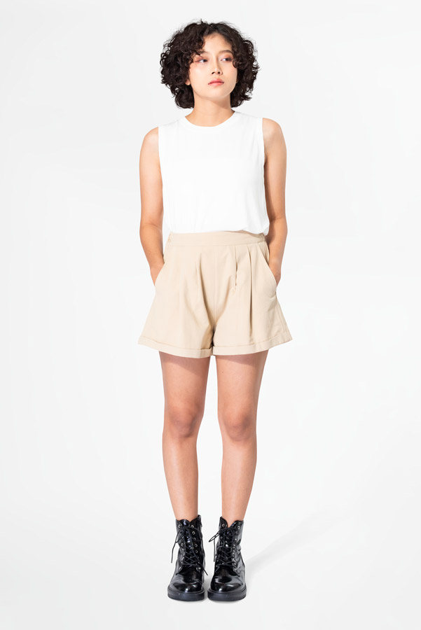 short soltinho com t-shirt