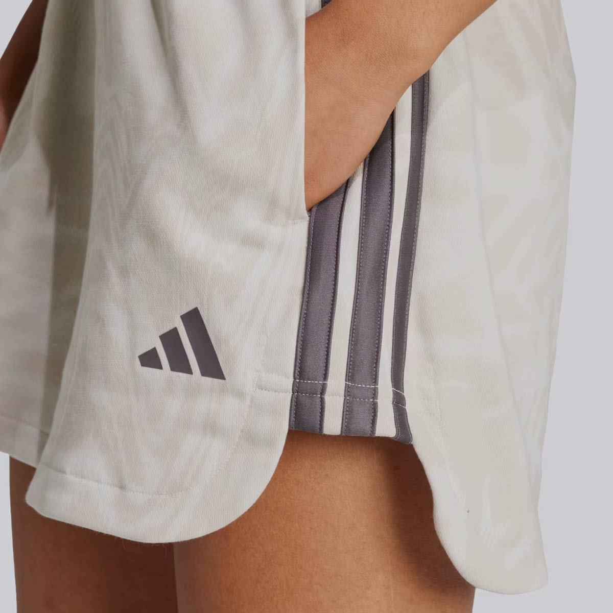 shorts adidas com camisas oversized
