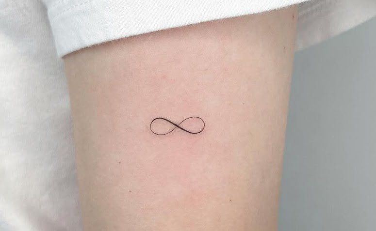 ideias de tatuagem símbolo infinito com nomes