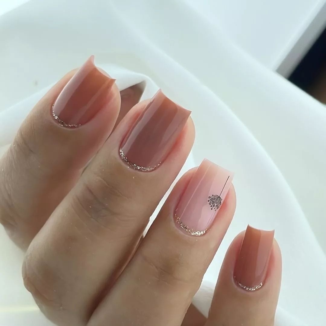unha de gel decorada com francesinha delicada