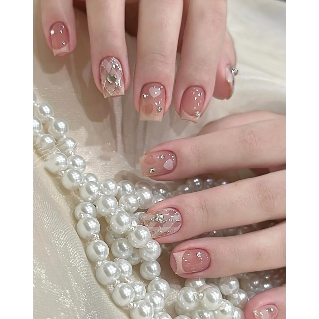 unha de gel decorada amendoada delicada
