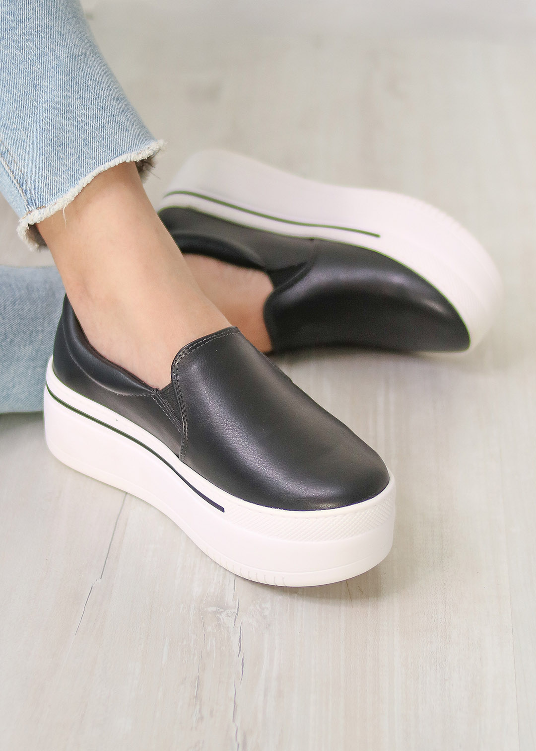slip on preto feminino barato