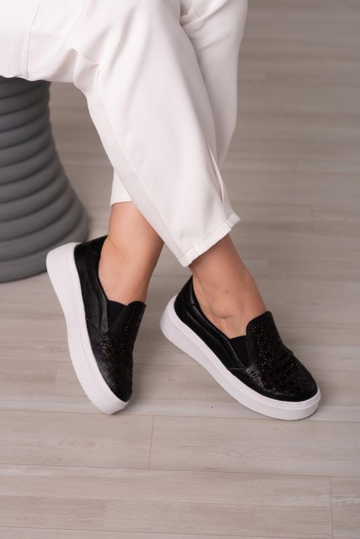 slip on preto feminino confortavel