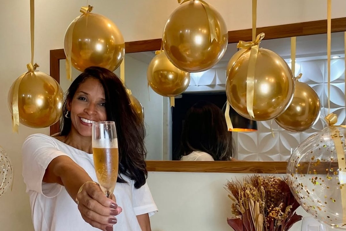 Tendências de Moda 2026: O Poder do Vermelho e Tons Smoke