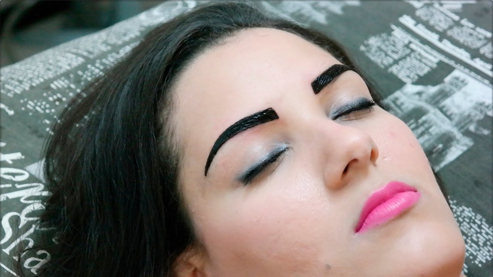 Henna vs. Micropigmentação: Qual a Diferença e Qual Escolher?