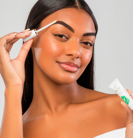 Henna vs. Micropigmentação: Qual a Diferença e Qual Escolher?