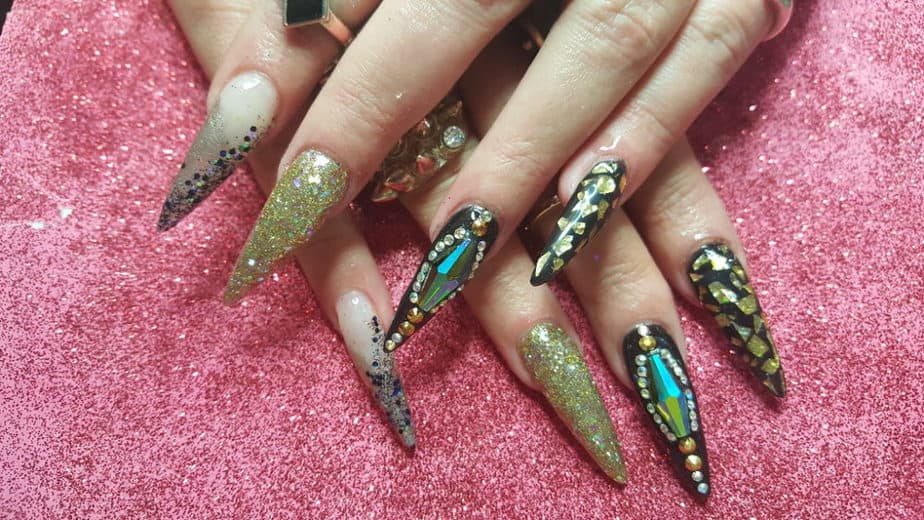 quanto custa colocar unhas stiletto