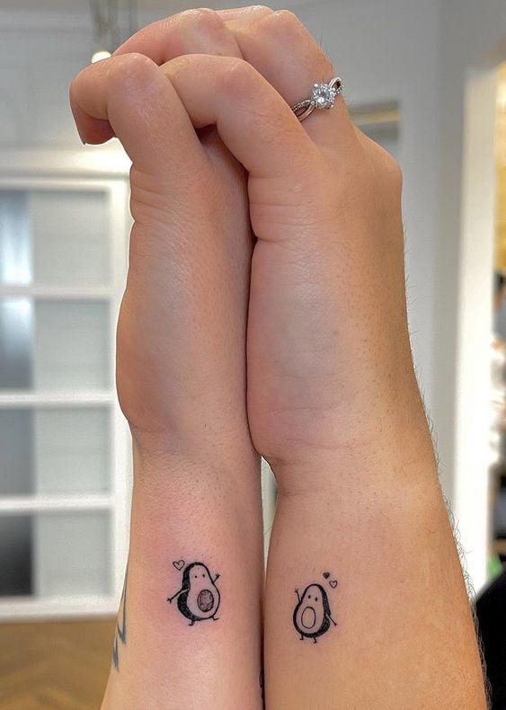 tatuagem de pinky promise para duas amigas