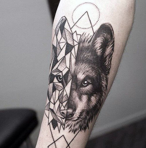 tatuagem de lobo preto e branco