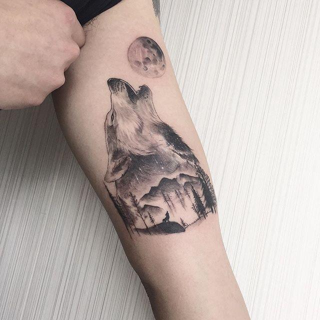 tatuagem de lobo no antebraço