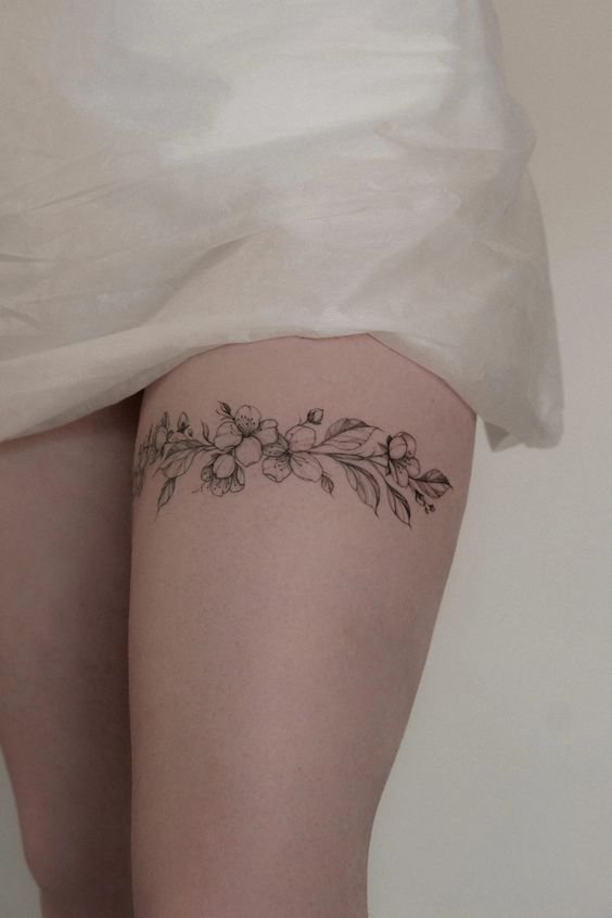 melhores ideias de tatuagem na coxa feminina