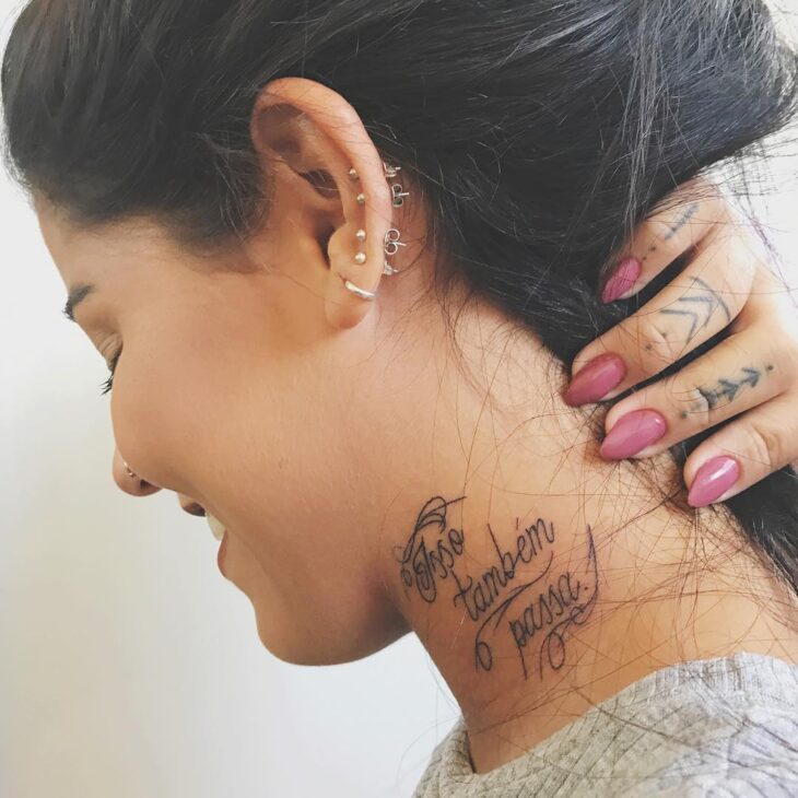 Tattoo No Pescoço