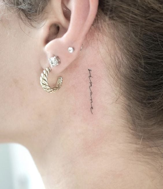 5 ideias de títulos:
1. Tatuagens Atrás da Orelha: Guia Completo de Estilos e Cuidados
2. Minimalismo na Pele: As Melhores Tatuagens Escritas Atrás da Orelha
3. Significados Ocultos: Tatuagens Numéricas Atrás da Orelha
4. Dor e Cicatrização: O Que Esperar de uma Tatuagem Atrás da Orelha
5. Inspirações de Tatuagens Atrás da Orelha para Homens e Mulheres