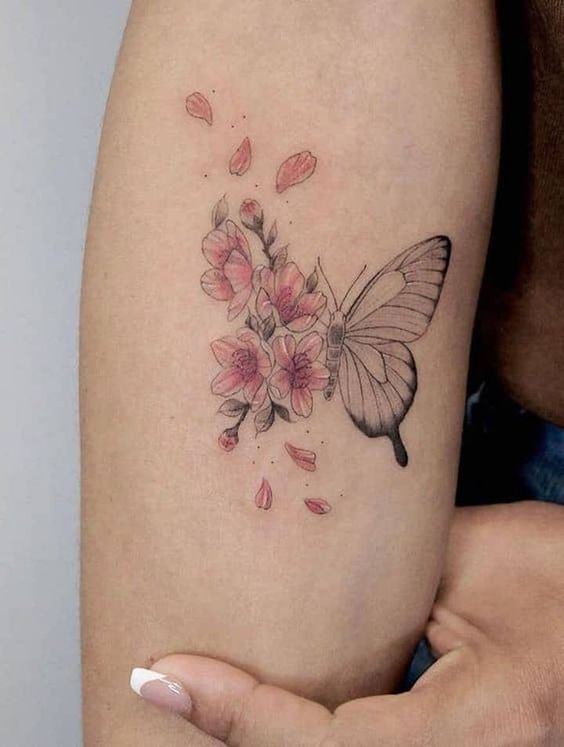 tatuagem borboleta delicada