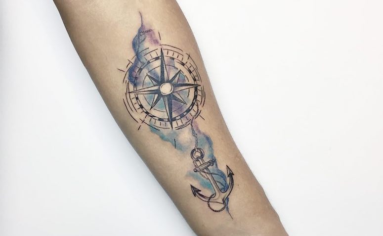melhores ideias de tatuagem bússola feminina para inspirar sua próxima arte