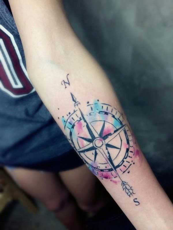 tatuagem bússola feminina vs tatuagem rosa dos ventos feminina: qual escolher?
