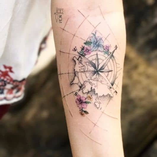 erros comuns ao escolher uma tatuagem de bússola feminina e como evitá-los