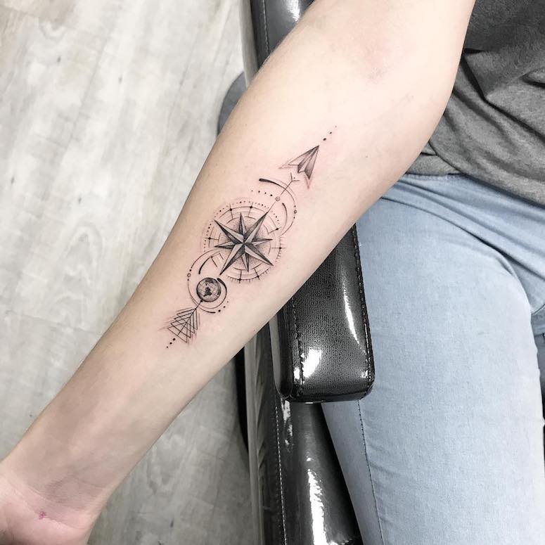 quanto custa uma tatuagem de bússola feminina: guia de preços e orçamentos