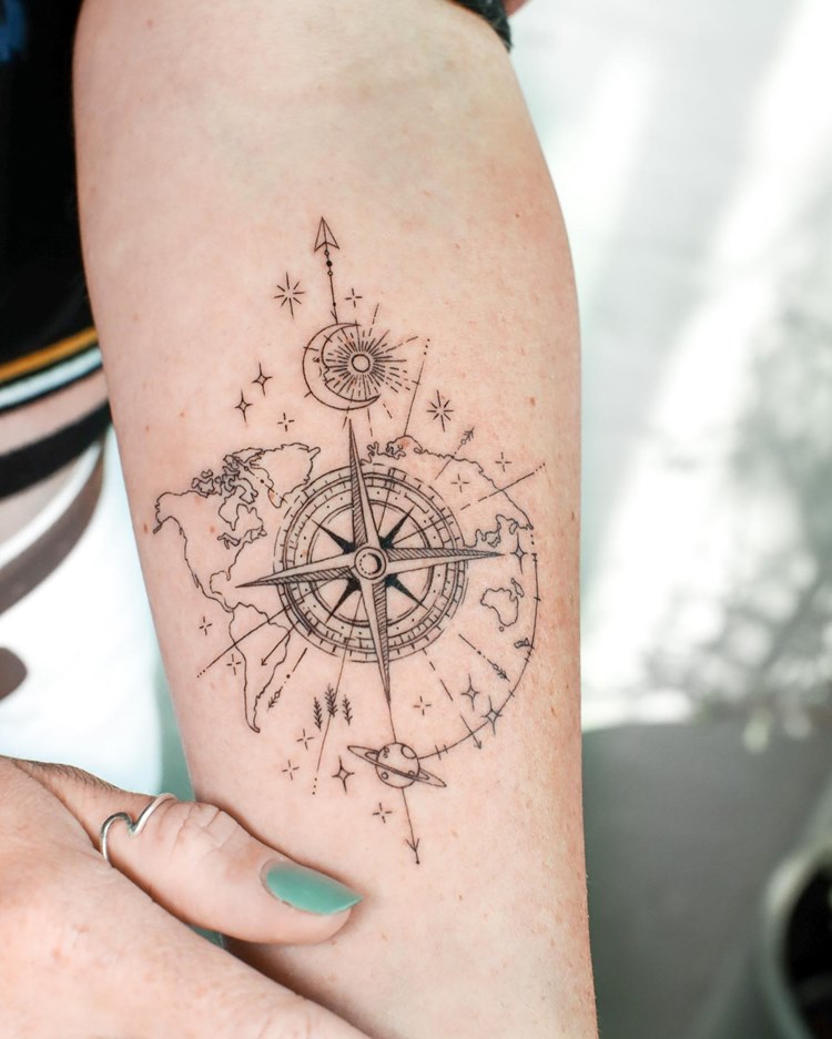 tatuagem bússola feminina
