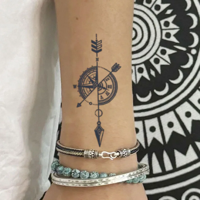melhores ideias de tatuagem bússola feminina para inspirar sua próxima arte