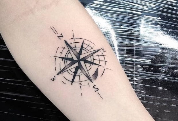 erros comuns ao escolher uma tatuagem de bússola feminina e como evitá-los