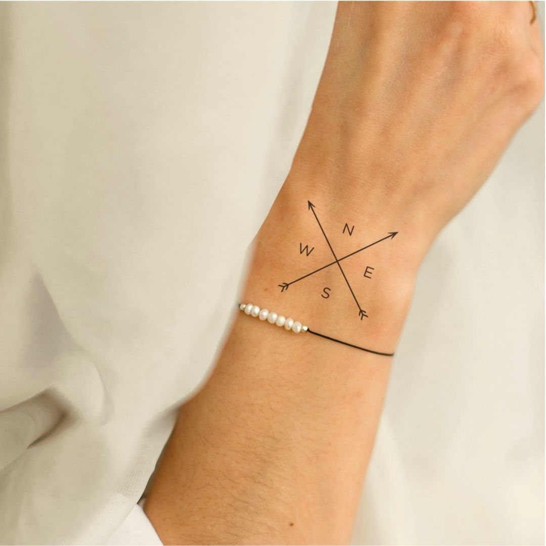 tatuagem bússola feminina vs tatuagem rosa dos ventos feminina: qual escolher?