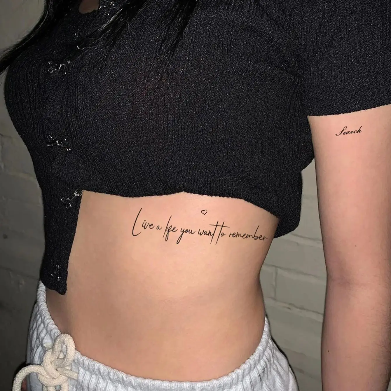 ideias de tatuagem delicada na costela feminina