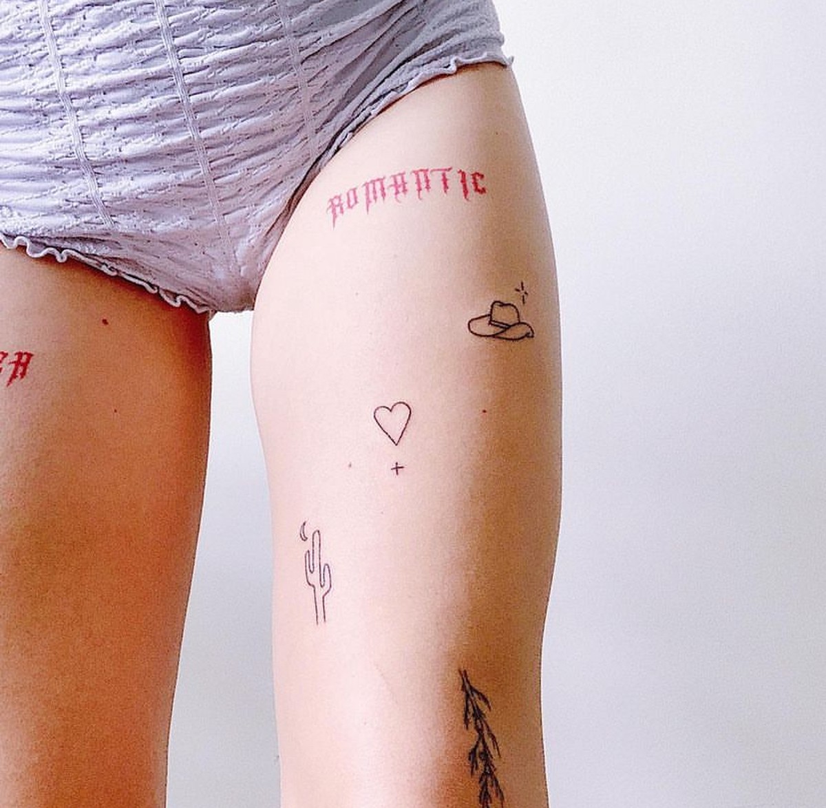 tatuagem coxa fine line ou realismo