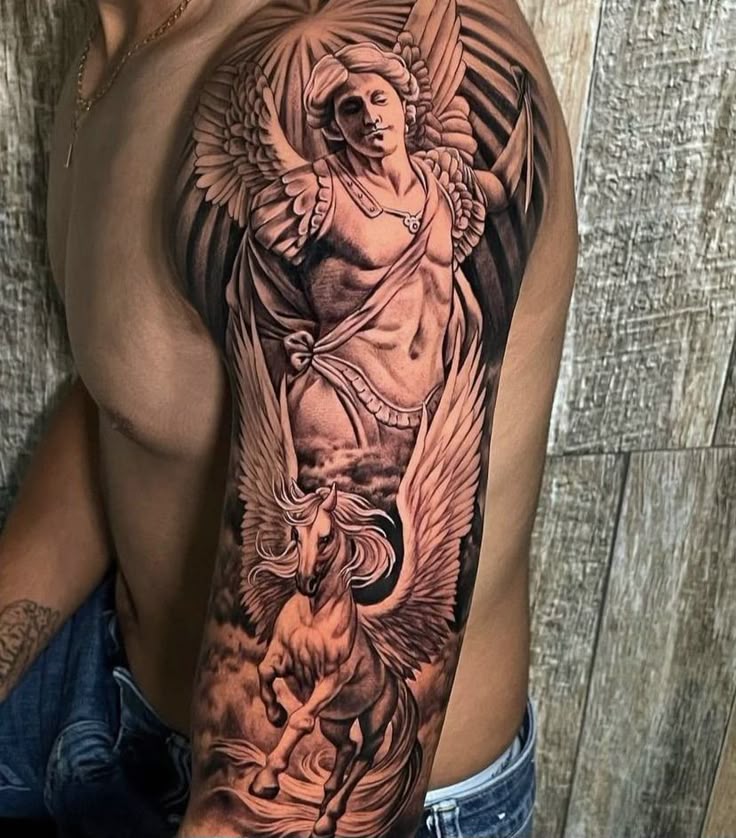 tatuagem anjo com rosa braço
