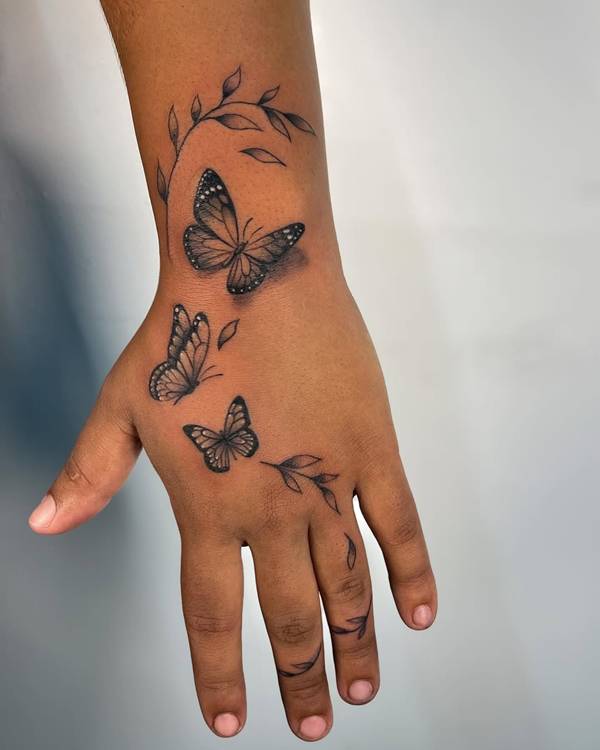 tatuagem de borboleta no braço