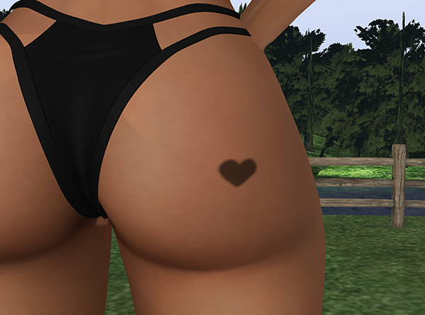 tatuagem de coração na bunda vs. tatuagem de coração na coxa