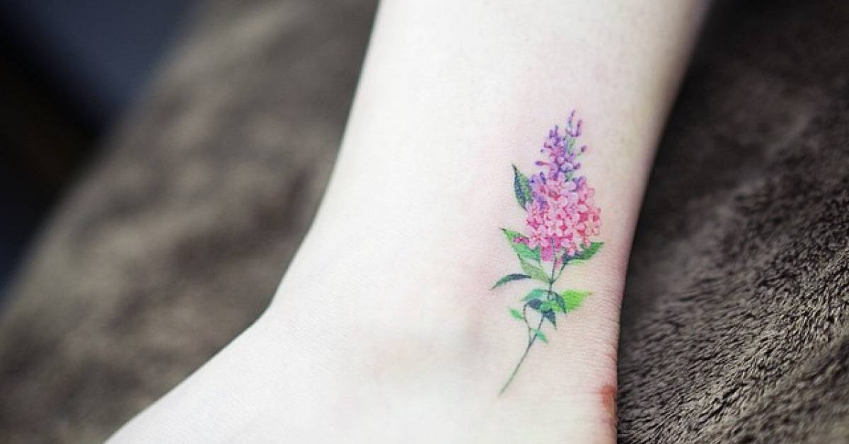 ideias de tatuagem de flor feminina delicada para inspirar