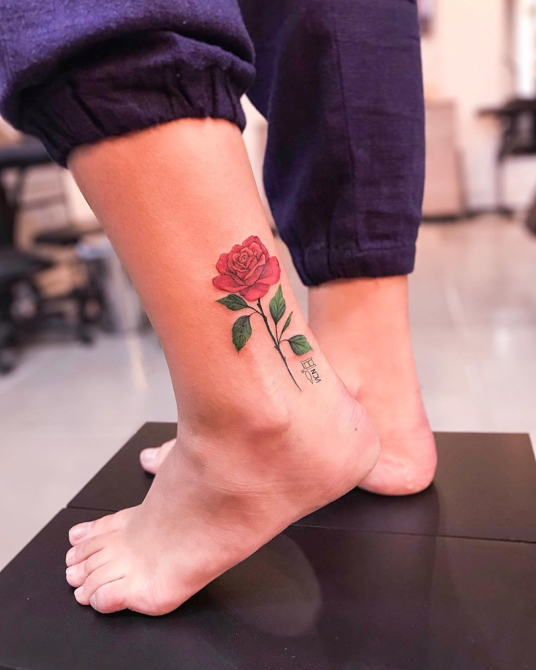 tatuagem de rosa na perna vs tatuagem de girassol na perna