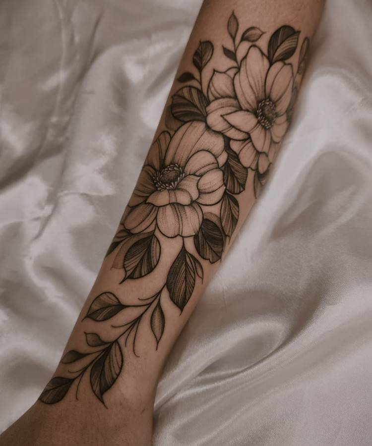 5 ideias de títulos para posts sobre tatuagens de flores no antebraço:
1. Tatuagens de Flores Delicadas no Antebraço: Guia Completo de Estilos e Significados
2. Fineline no Antebraço: A Elegância das Tatuagens de Flores em Traço Fino
3. Descubra o Significado das Flores Mais Populares para Tatuagens no Antebraço
4. Ideias Criativas de Tatuagens Florais para o Antebraço: Do Minimalismo ao Detalhe
5. Tatuagem Floral no Antebraço: Preto e Cinza vs. Aquarela - Qual Escolher?