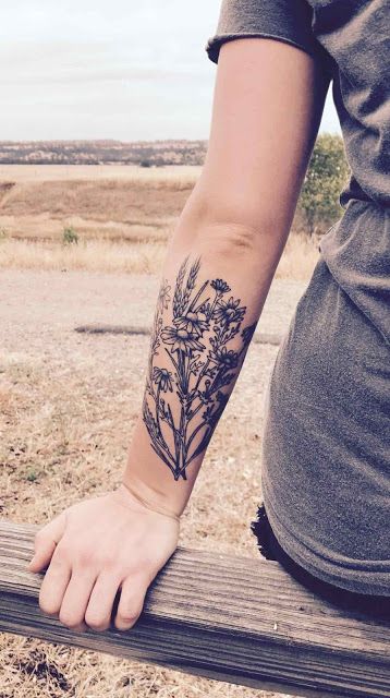 Tatuagem De Flores Delicadas No Antebraço