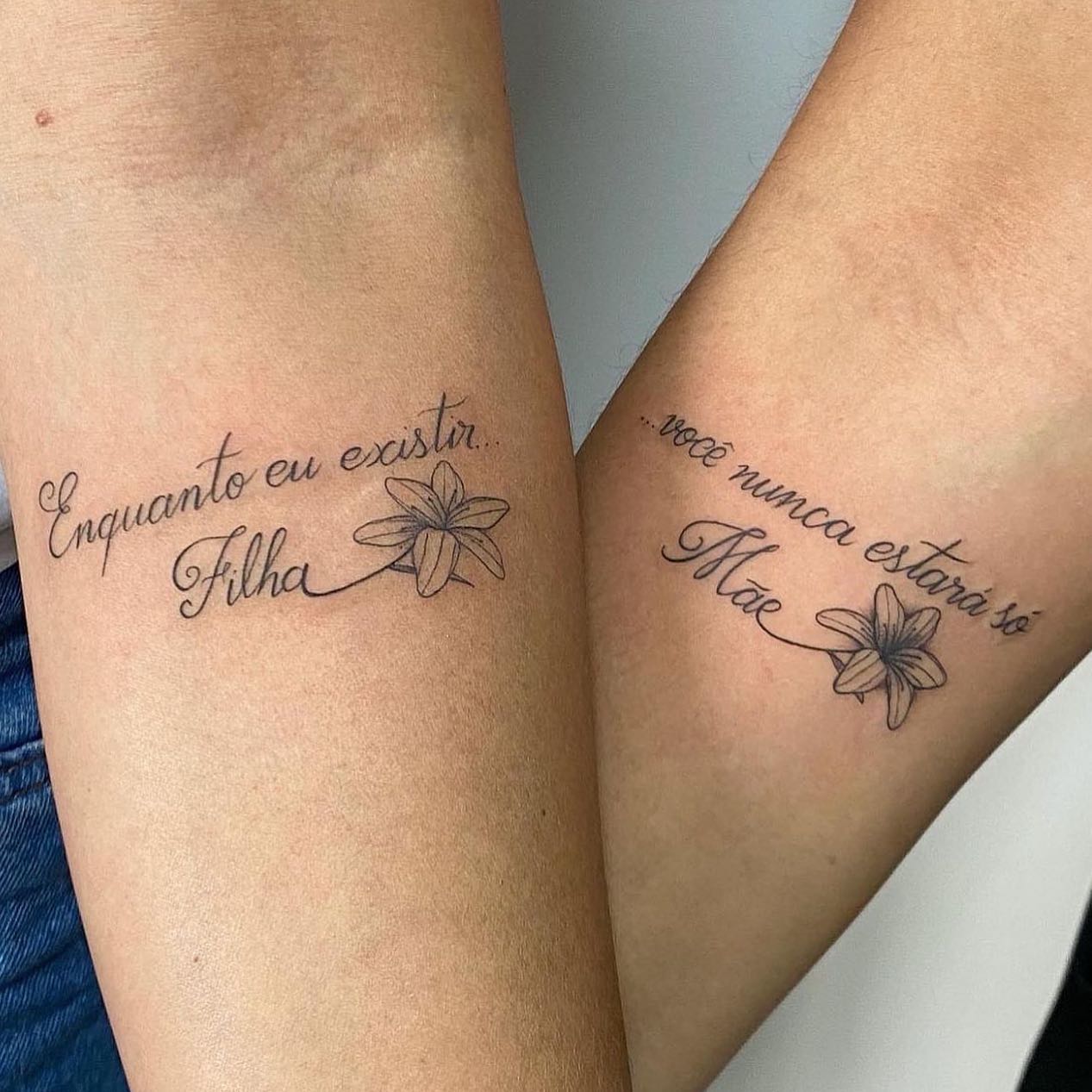tatuagem de mãe e filha borboleta