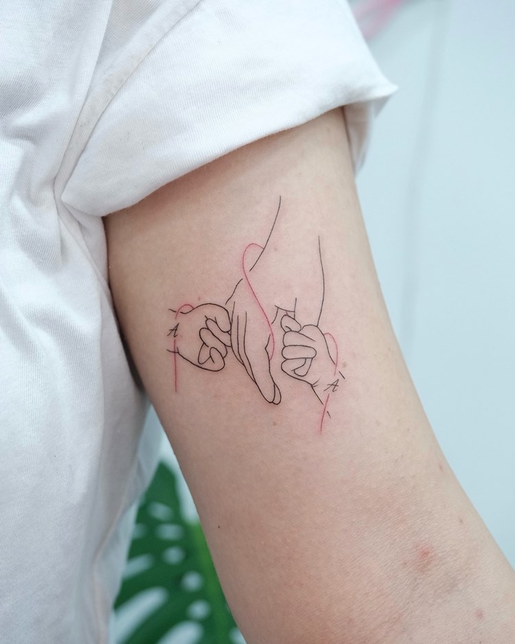 tatuagem de mãe e filha pulso
