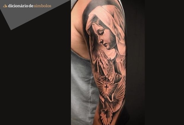 tatuagem nossa senhora com terço no antebraço