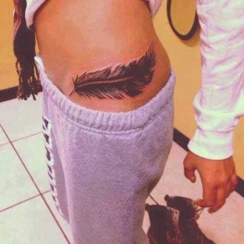 Tatuagem De Pena No Quadril