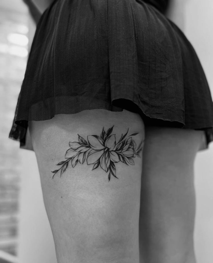 5 ideias de títulos:
1. Tatuagem de Pena no Quadril: Guia Completo de Significados e Estilos
2. Liberdade e Feminilidade: A Profundidade da Tatuagem de Pena no Quadril
3. Descubra os Significados Ocultos da Tatuagem de Pena no Quadril
4. Estilos Incríveis de Tatuagem de Pena para o Quadril
5. Cuidados Essenciais para sua Tatuagem de Pena no Quadril