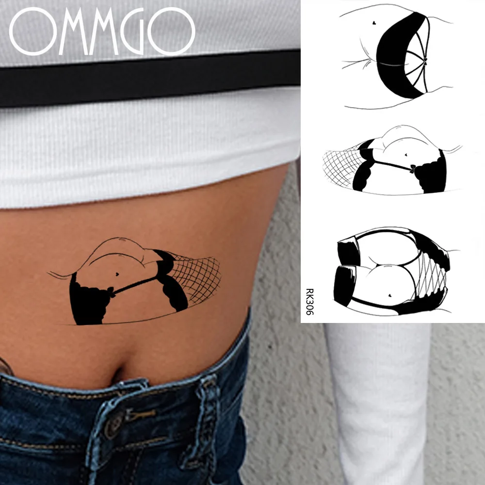 tatuagem de flor delicada na bunda feminina