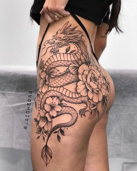 tatuagem feminina na bunda