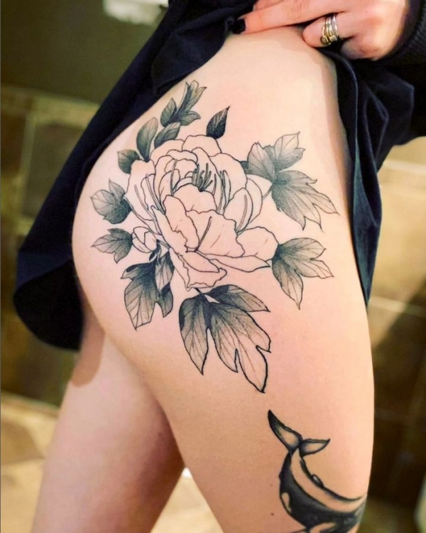 ideias de tatuagem feminina na bunda para inspiração