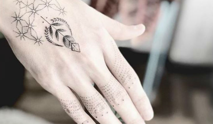 significado tatuagem mão feminina