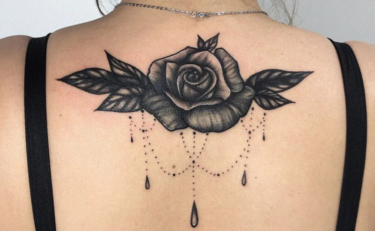 50 Ideias de Tatuagem Feminina nas Costas Flores e Borboletas