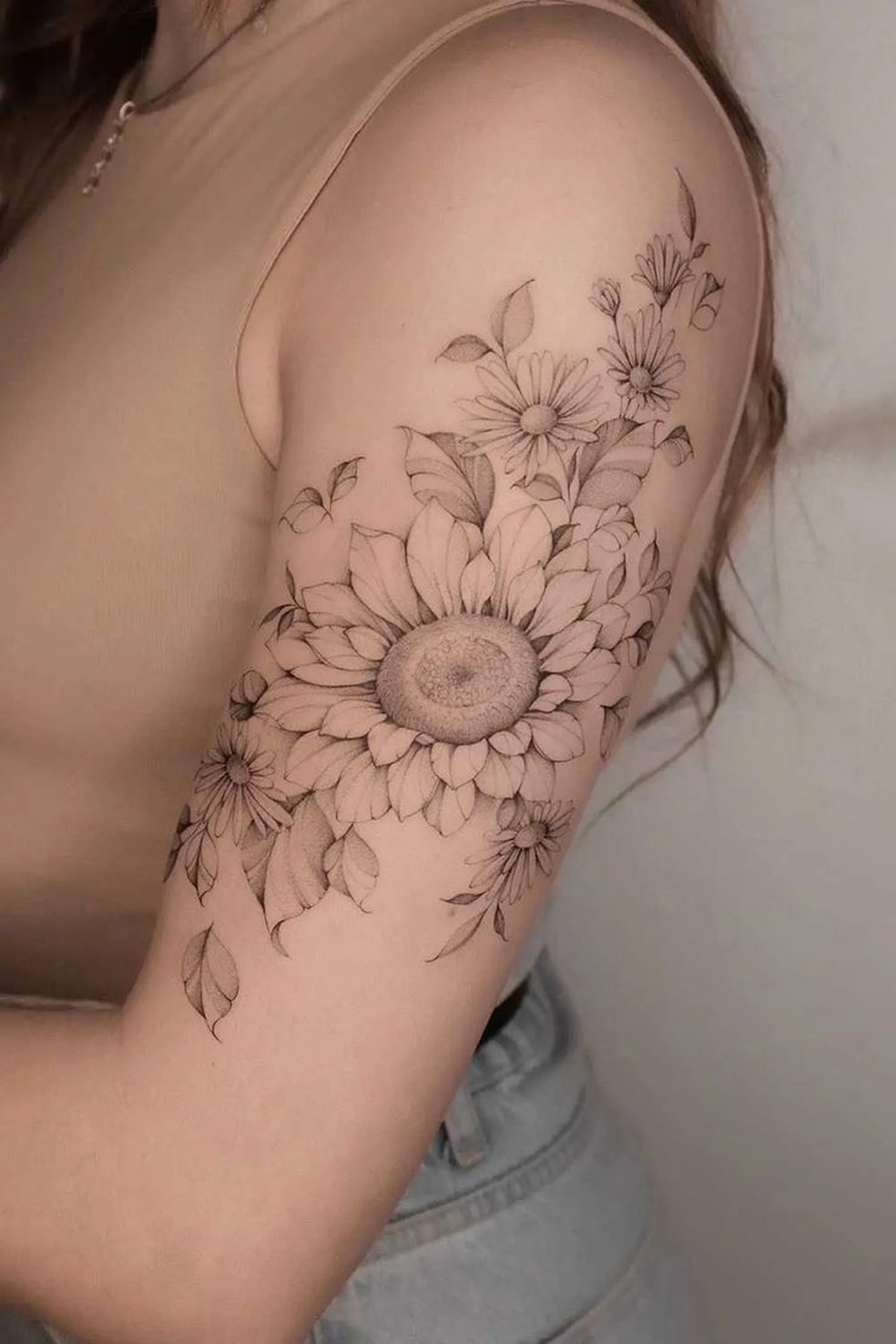 ideias de tatuagem feminina braço delicada
