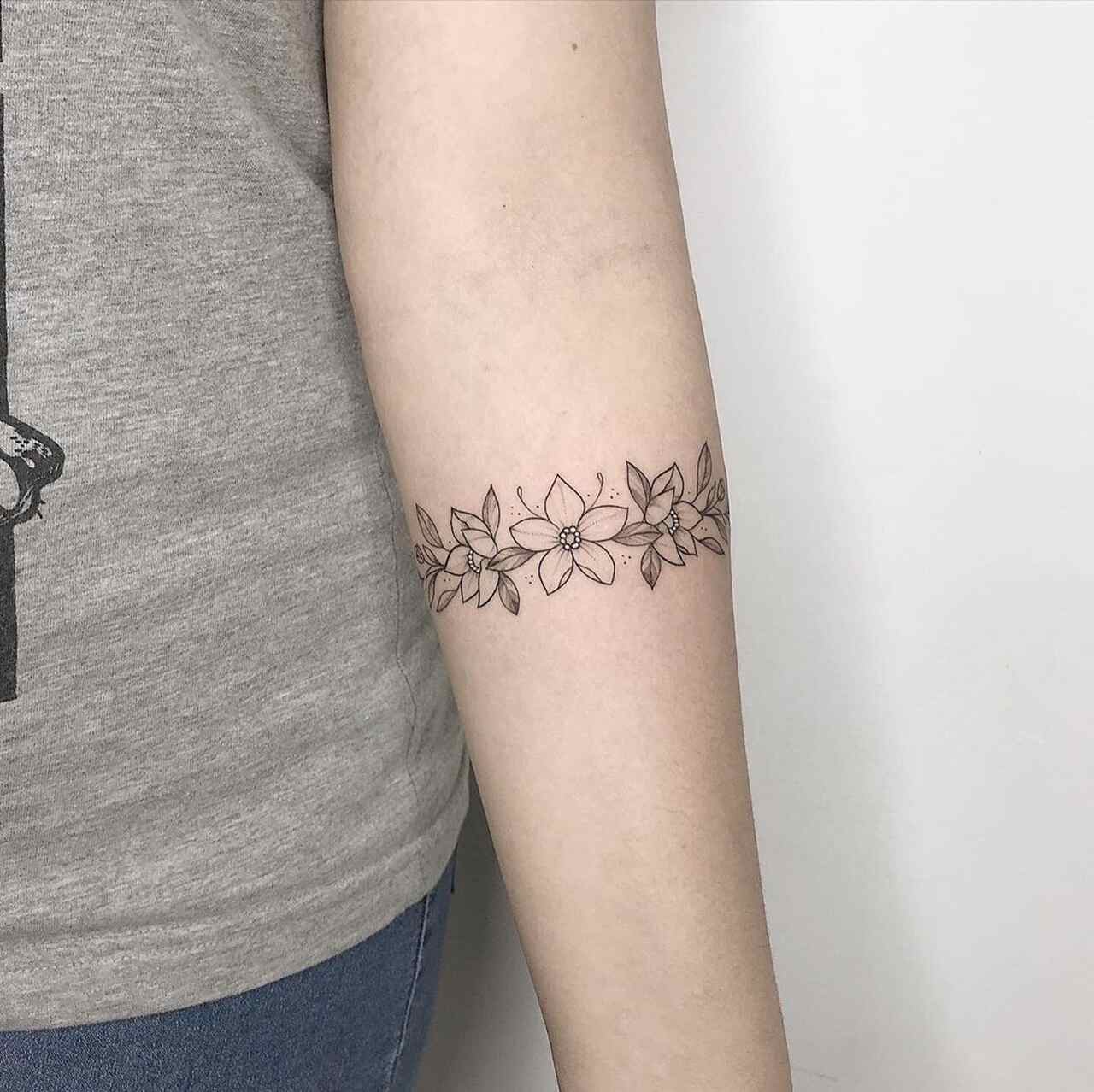 tatuagem braço fechado vs braço parcial feminino