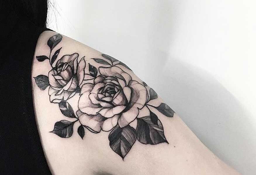 ideias de tatuagem feminina delicada no ombro para inspiração