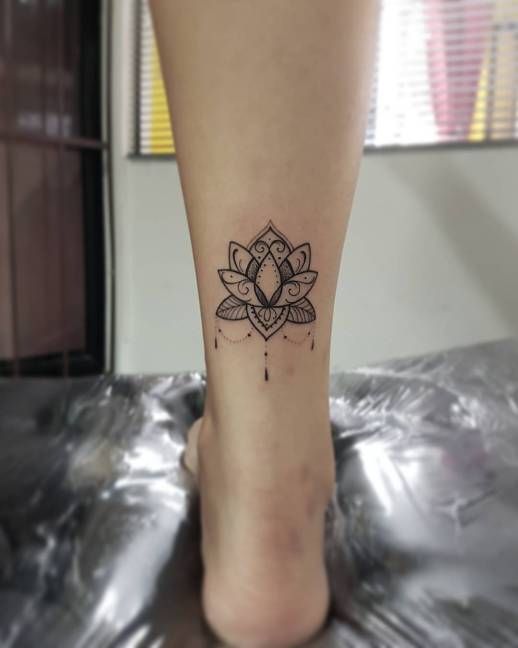 melhores ideias de tatuagem feminina para perna