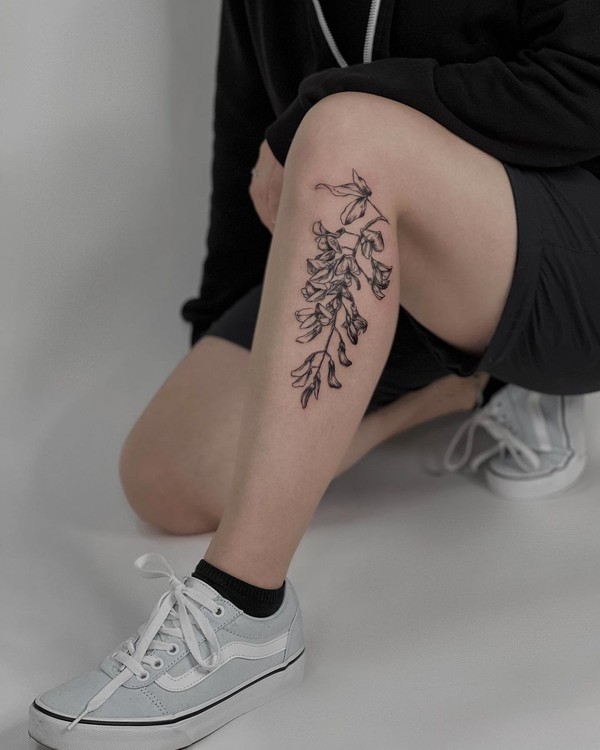 tatuagem feminina na coxa vs panturrilha qual escolher